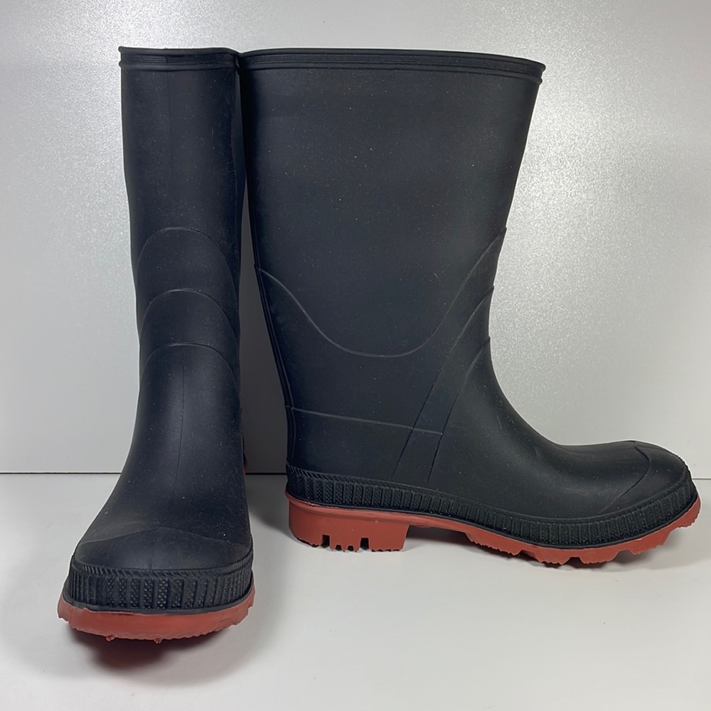 NWOT kids black rubber rain boots with brick color bottom soles size 1